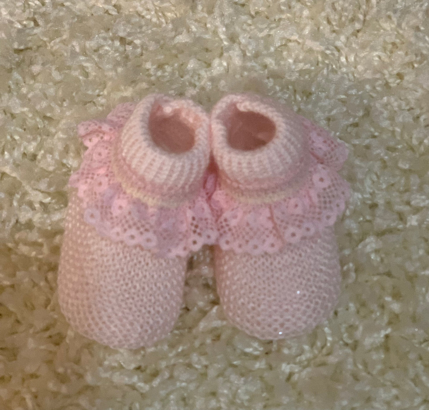 Baby slofjes gehaakt in 2 kleuren verkrijgbaar